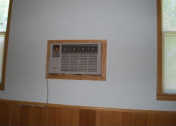 5th image of 209 N Main St
