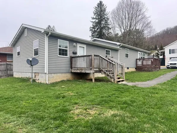 366 12th St, Rainelle, WV 25962