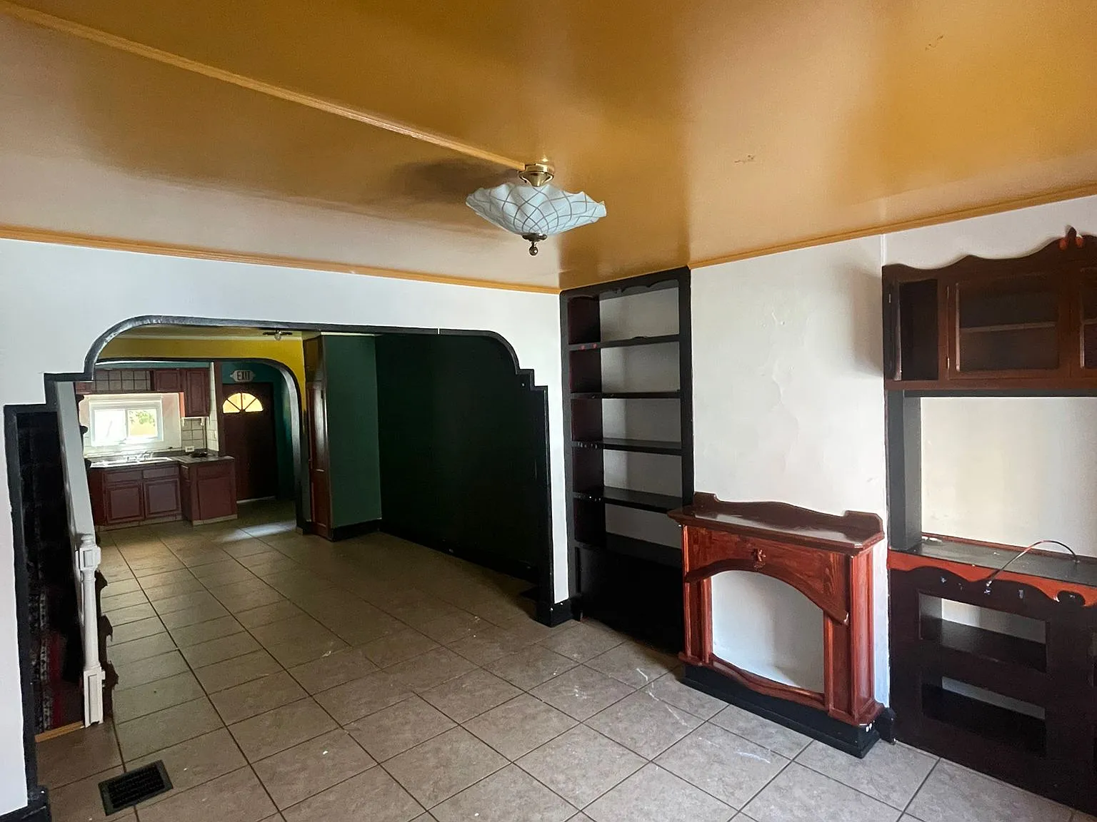 3 bed, 1.5 bath, 996 sqft, $1,150 — Photo 2