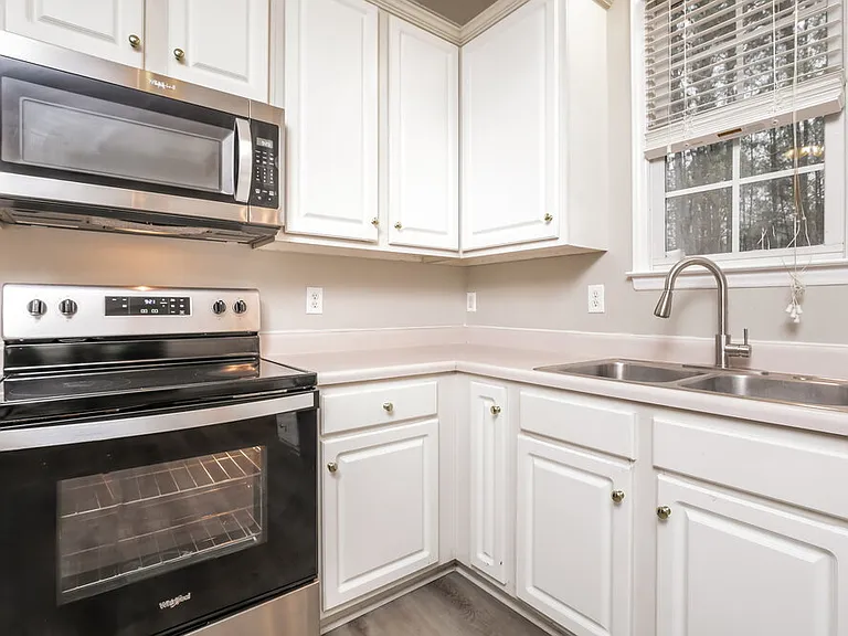 1204 Cleason Ct — Photo 9