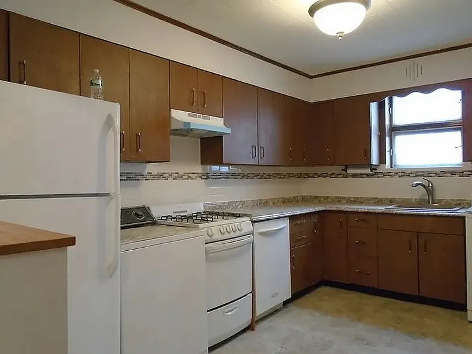 21-26 42nd St #2