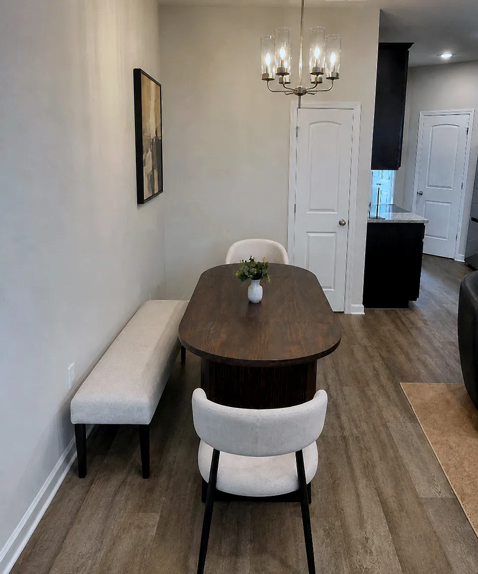 3247 Hamlet Dr — Photo 3