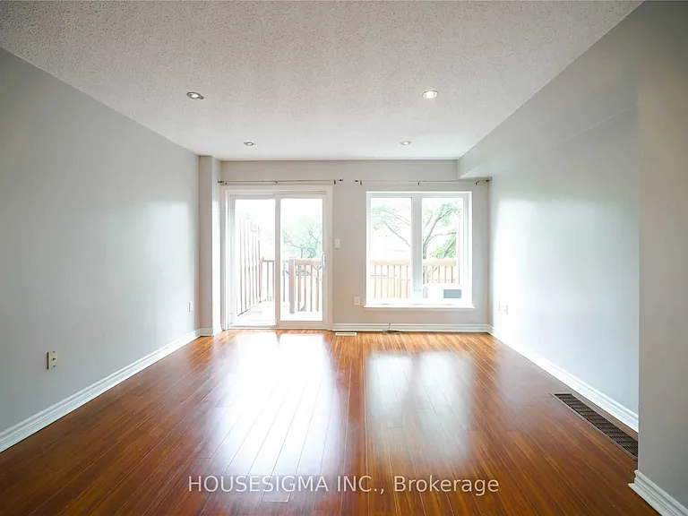 80 Strathaven Dr #21 — Photo 2