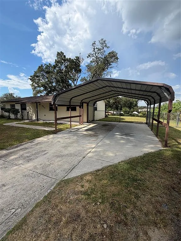 3 bed, 1.0 bath, 1044 sqft, $1,400 — Photo 3