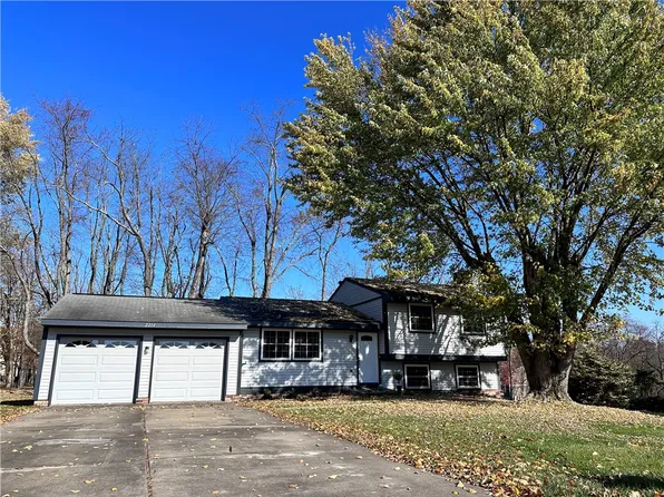 2214 Open Meadow Cir, Bridgeville, PA 15017