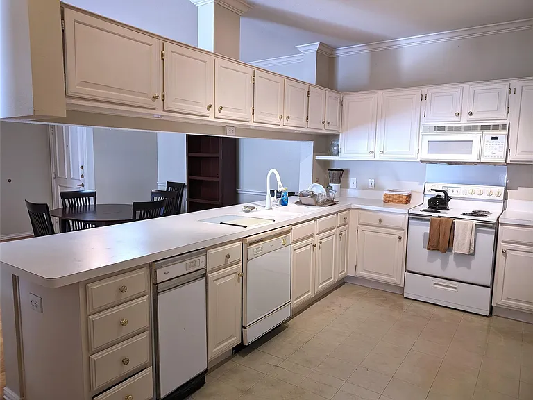 2111 Welch St #B208 — Photo 11