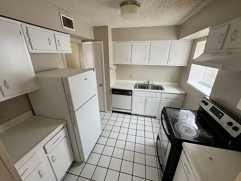 680 Sharp Ln #403 — Photo 13
