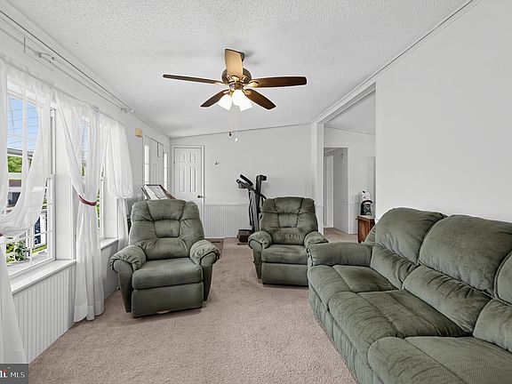 4th image of 414 Oak Dr