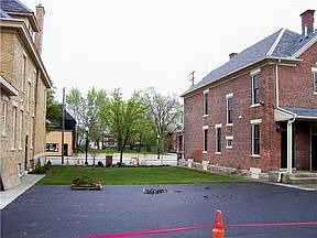 5th image of 1039 E Main St