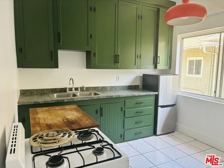 1030 S Burlington Ave #1/2 — Photo 3