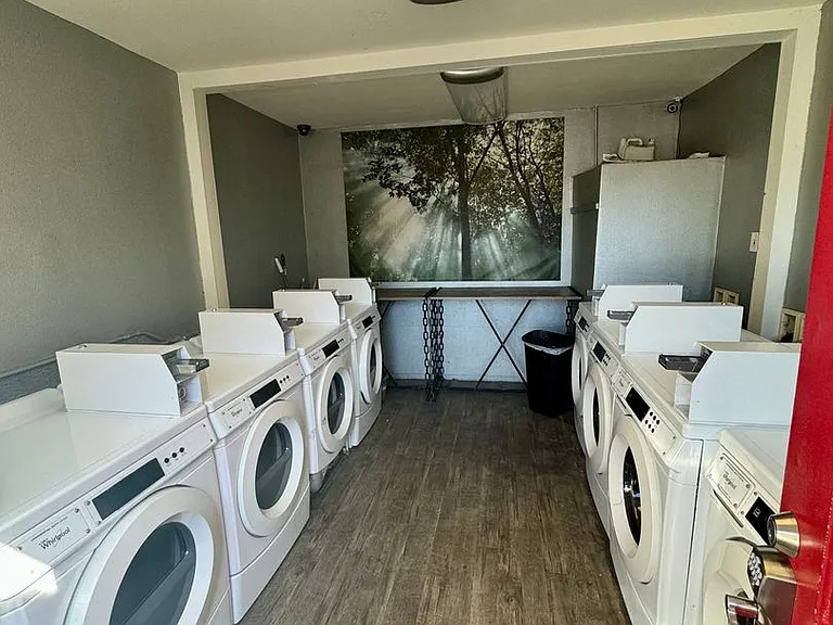 Dry Creek Apartments — Photo 23