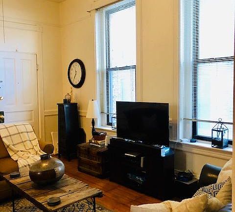 3rd image of 1957 N Bissell St APT 1R