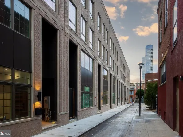 1102 Cypress St, Philadelphia, PA 19107