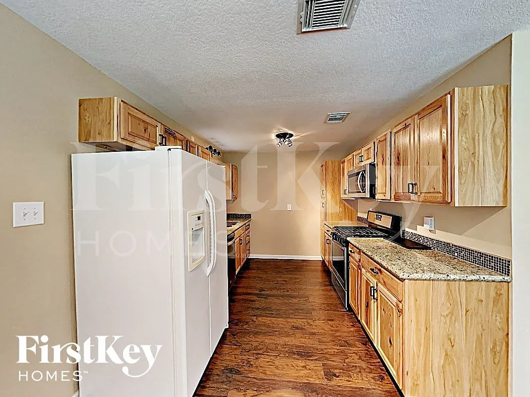 3 bed, 2.0 bath, 1524 sqft, $2,010 — Photo 4