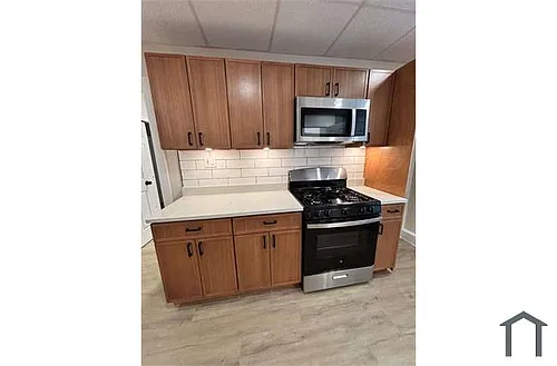 92 4th St Photo 1