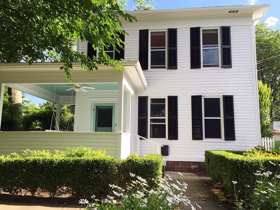 1st image of 126 W Elm St