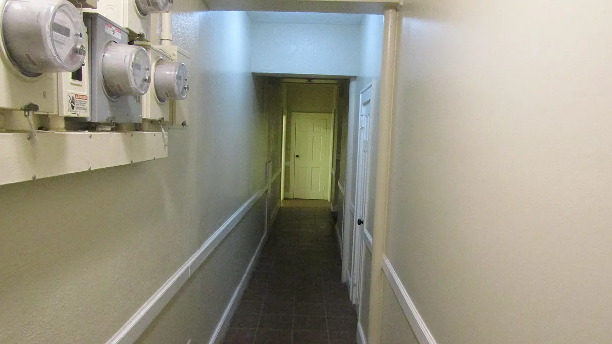 Building Photo - 323 N McDuffie St #7