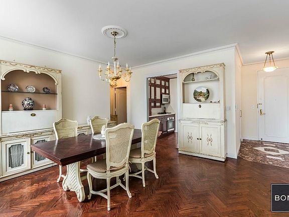 5th image of 201 W 72nd St APT 17B