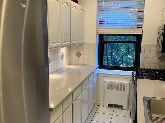 4th image of 32-23 90th St APT 504