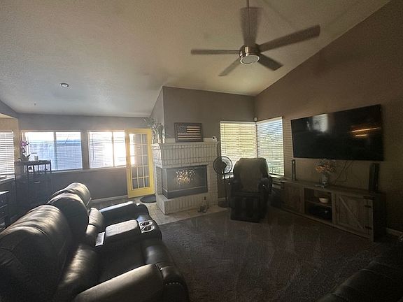 3rd image of 984 Lanigan Ct