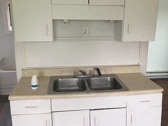 2nd image of 153 Hagen St Floor 2