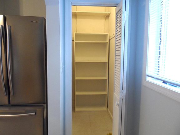 5th image of 8 Bradley St #A