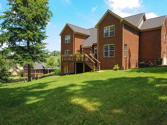 3rd image of 1907 Kelton Ln