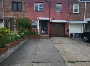 6062 68th St, Maspeth, NY 11378