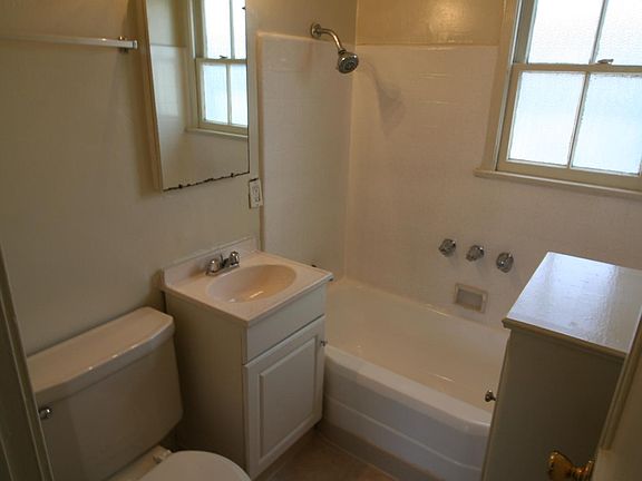 2nd image of 200 S Doheny Dr #200