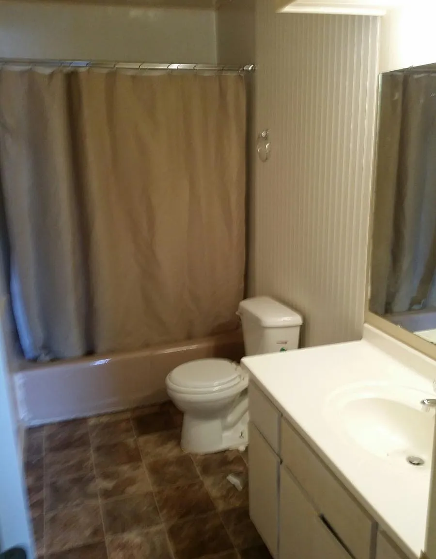 4 bed, 1700 sqft, $1,100 — Photo 2