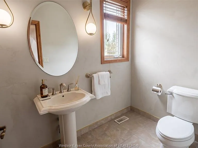 380 Shoreview Cir — Photo 10