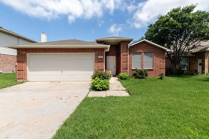 2405 Spruce Ct — Photo 1