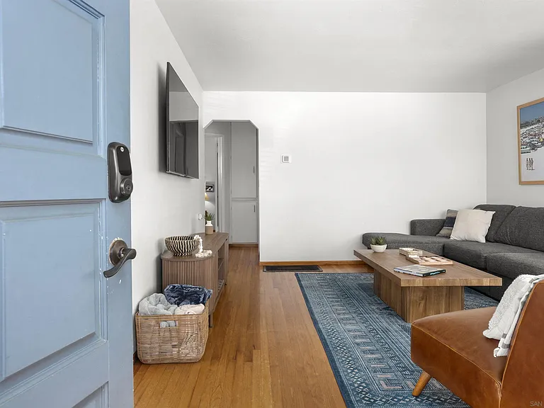 4614 Saratoga Ave — Photo 10