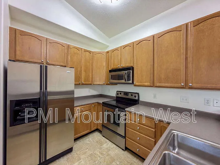 443 Kent Dr — Photo 8