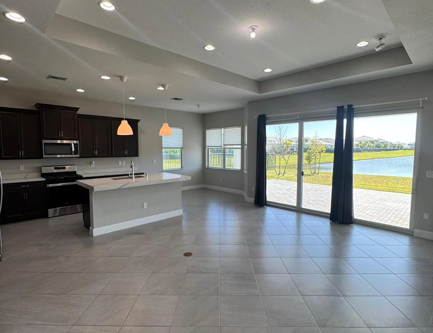 3 bed, 2.0 bath, 2075 sqft, $3,500 — Photo 2