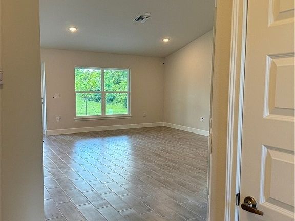 3rd image of 513 Windermere Dr