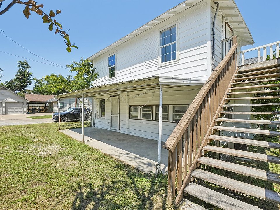 1st image of 302 S Wood St #2
