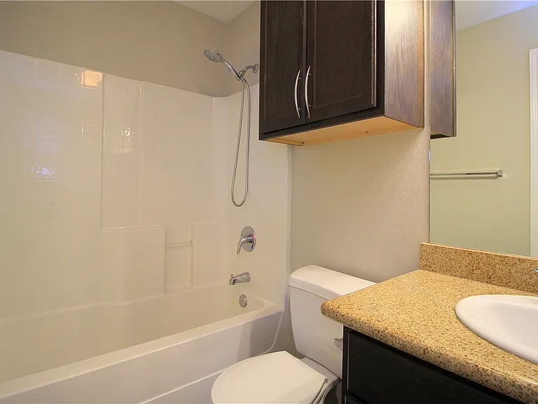 2010 Turning Leaf Dr — Photo 12