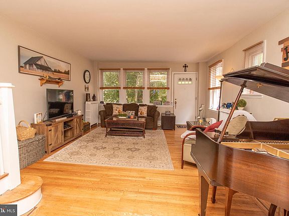 5th image of 7704 Hasbrook Ave
