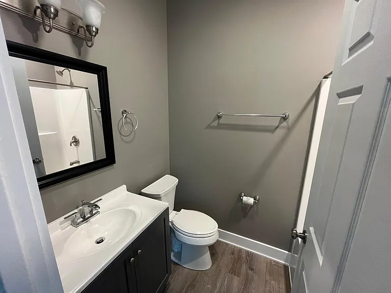 Full bath off of the master bedroom. Both bathrooms have tubs.