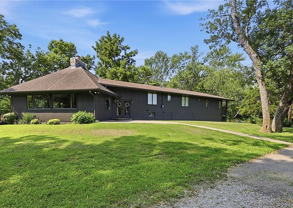 1st image of 19260 Hedge Ln