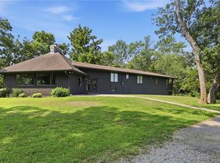 19260 Hedge Ln, Spring Hill, KS 66083