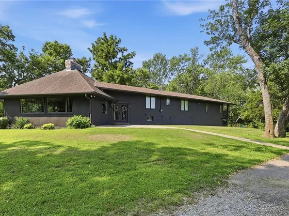 19260 Hedge Ln, Spring Hill, KS 66083