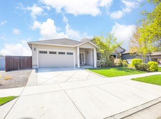 1829 Windward Dr, Medford, OR 97501