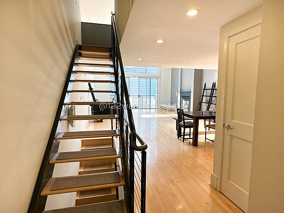 2nd image of 1011 23rd St APT 15