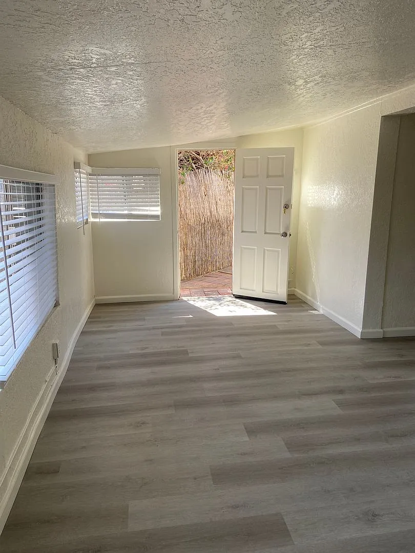 Normal Heights / Kensington 1 BR/1BA Cottage with fenced yard — Photo 4