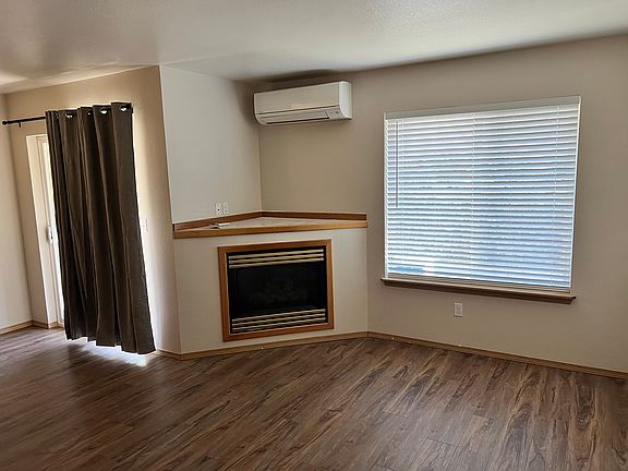3rd image of 5473 Glenridge Way