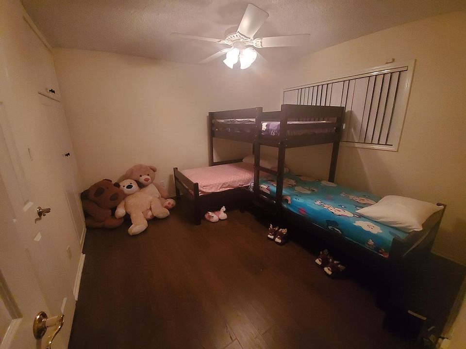 1st image of 1369 E Acacia Ave APT 4