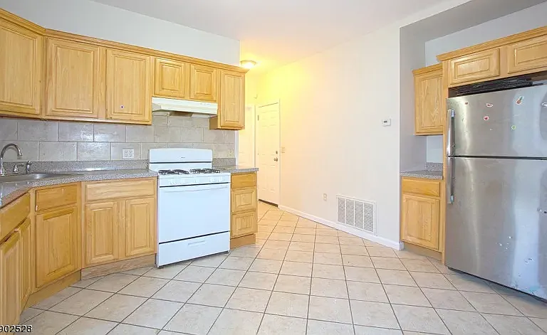 246-248 Columbia Ave #1 — Photo 6