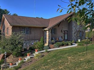 653 Golf Course Dr, Elizabethton, TN 37643